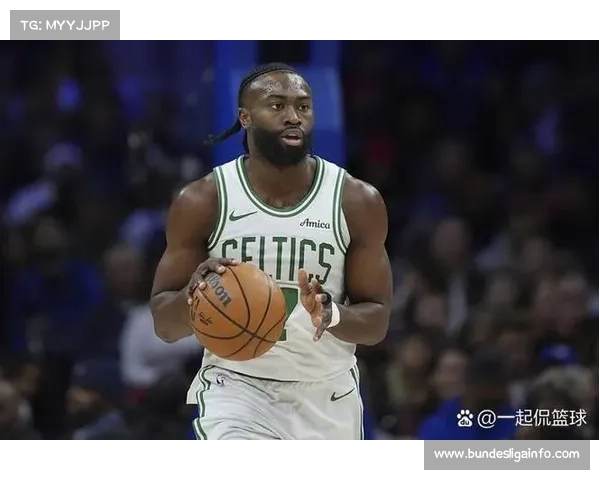 凯尔特人对阵活塞，杰伦布朗半场20分领先