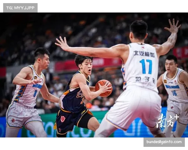 【2026年4月CBA联赛阶段性复盘·赛中·消息争议判罚：京粤大战最后时刻犯规吹罚引发双方教练组申诉